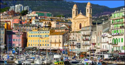 Quelle ville en est la préfecture ?