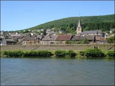 Commune de l'aire d'attraction Carolomacérienne, sur les bords de la Meuse, Deville se situe en région ...