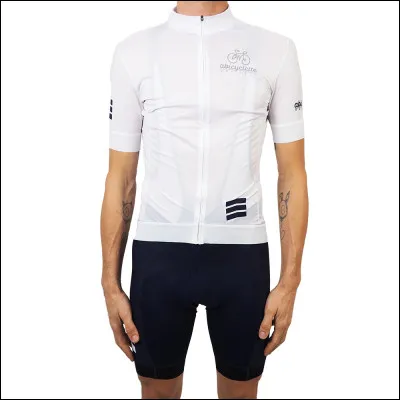 Jusqu'à quel âge, un coureur cycliste peut-il porter le maillot blanc ?