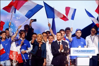 Quel est l'un des slogans utilisés par Marine Le Pen en 2022 ?