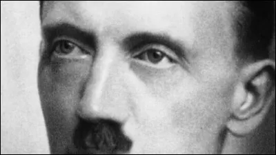 Quelle est l'année d'arrivée d'Adolf Hitler à Munich ?