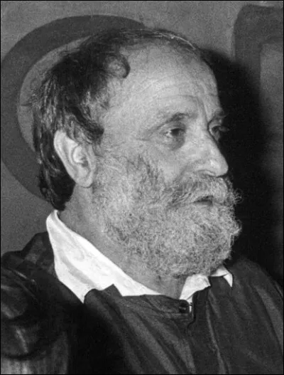 Je suis un sculpteur célèbre pour mes compressions et j'ai créé le trophée du cinéma français. Qui suis-je ?