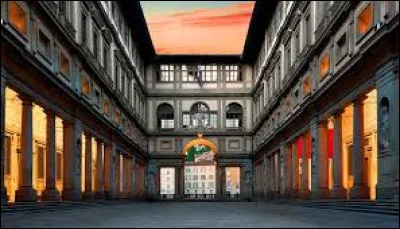 Vous souhaitez assister à une grande exposition au musée des Offices. Dans quelle ville devez-vous vous rendre ?