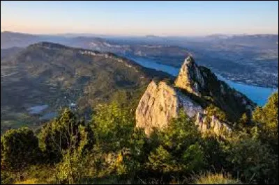 &Agrave; quel massif appartient la "dent du Chat" ?