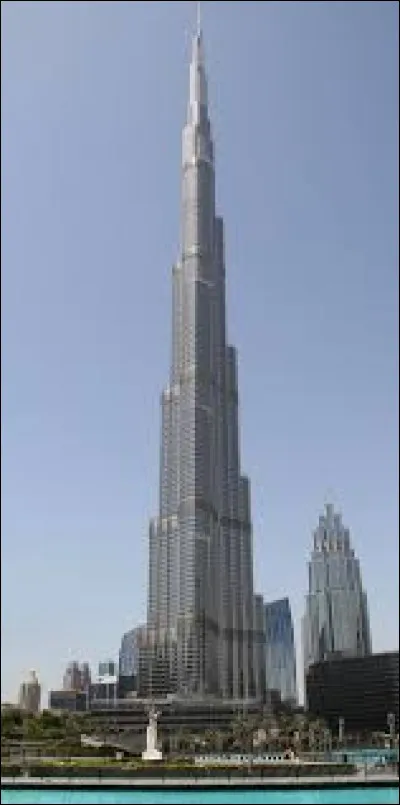 Quelle est la hauteur du Burj Khalifa, plus haut gratte-ciel du monde ?