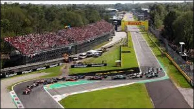 Quel pilote de Formule 1, mort d'un accident lors des essais du Grand Prix de Monza, avait tellement d'avance au classement qu'il est devenu champion du monde à titre posthume ?