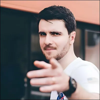Quel est le prénom de ce youtubeur français ?