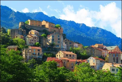 Sur quelle île française la commune de Casanova est-elle située ?