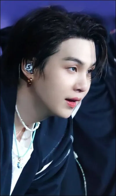 Quel est le nom de la chaîne officielle des BTS sur YouTube ?