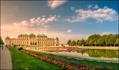 Qui chante "Les Valses de Vienne" ?