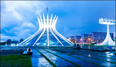 À quel groupe faut-il attribuer la chanson "Brasilia Carnaval" ?