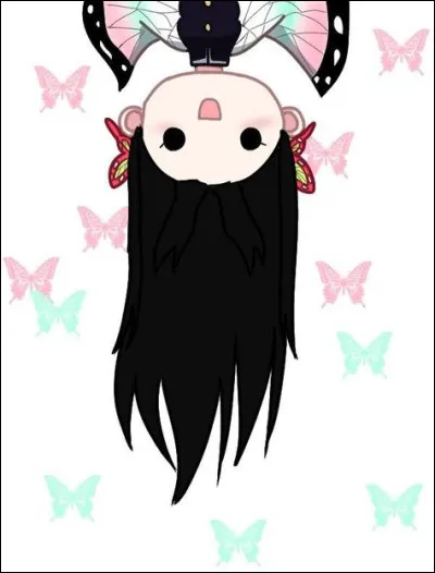 Elle porte un manteau en forme de :