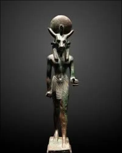 Dans la mythologie égyptienne, quel animal sacré représente le dieu Apis ?