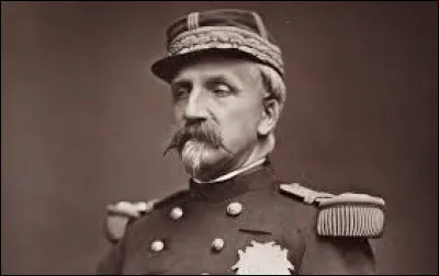 Le grand château est entièrement rebâti au XIXe siècle. Qui opère cette renaissance ?