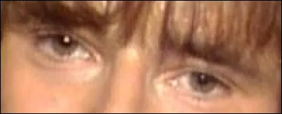 À quelle chanson pouvez-vous associer les yeux de ce chanteur ?