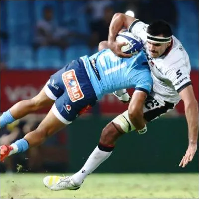 Quel rugbyman français, qui évolue au poste de troisième ligne aile, détient le record du nombre de plaquages en un seul match ?