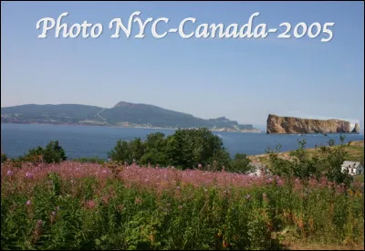 Au Québec quel est le nom de cette falaise avec une arche naturelle spectaculaire, paysage unique au milieu de fleuve Saint-Laurent ?