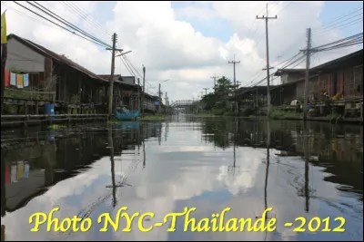 En Thaïlande quel est le nom des canaux qui constituent un réseau d'activité florissant autour de Bangkok ?