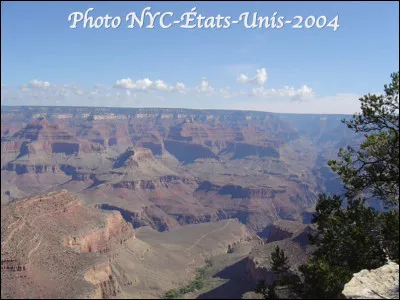 Aux États-Unis quel paysage est sculpté par le fleuve Colorado, une profonde et spectaculaire gorge ?