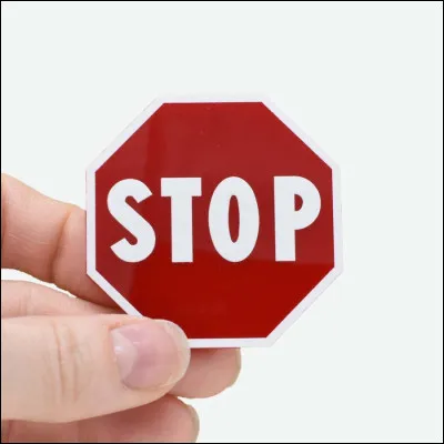 Que fait Joel pour tenter dempêcher Anita de changer le passé, dans la saison 2 ?