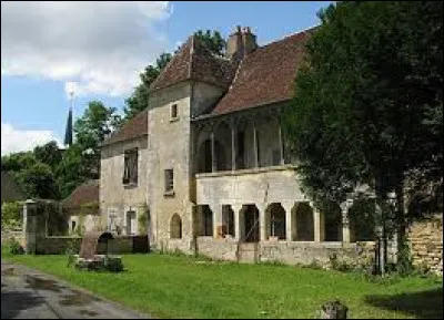 Nous commençons notre balade au manoir de Bulcy. Village de l'arrondissement de Cosne-Cours-sur-Loire, il se situe dans le département ...