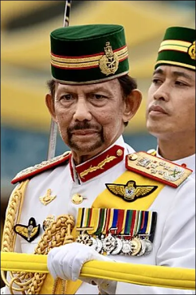 Qui est ce monarque en B, sultan absolu de Brunei depuis 1967 ?