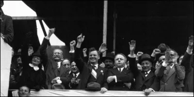 Le Front populaire fut une alliance de plusieurs partis. Lequel n'en fit pas partie ?