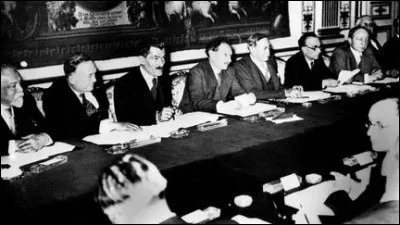 Quel fut le rôle du Parti communiste français dans le gouvernement Blum ?