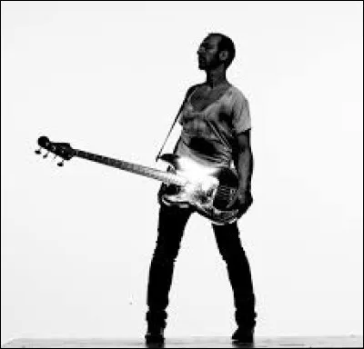 Qui a chanté "Par choix ou par hasard" en 2022 ?