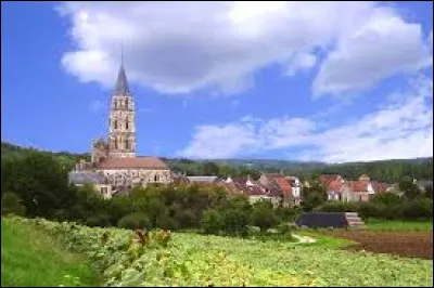 Je vous propose de rester en Bourgogne-Franche-Comté et de partir à Saint-Père. Village de l'arrondissement d'Avallon, il se situe dans le département ...
