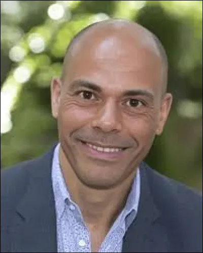 Né le 20 mai 1965, dans quelle discipline sportive excellait l'athlète Jean-Charles Trouabal ?