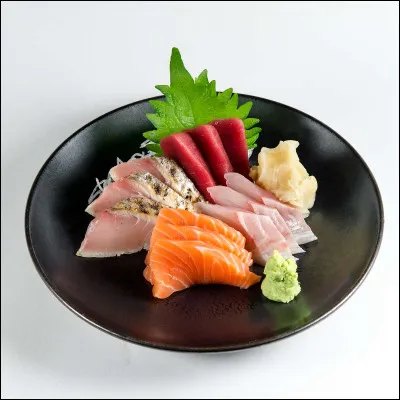Aimes-tu le sashimi ?
C'est un plat japonais composé de tranches de poisson frais cru.