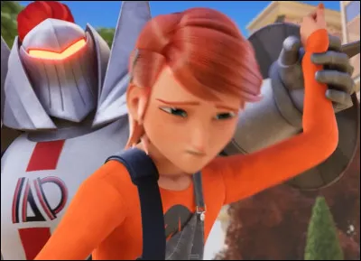 Dans quel ordre sont disposées les lettres formant le logo du super-vilain ?