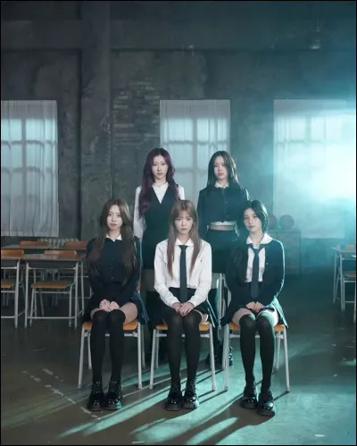 Qui a failli débuter dans un autre groupe ?