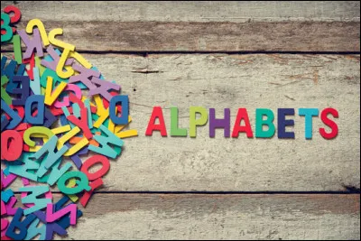 Parmi les alphabets encore utilisés de nos jours, lequel est le plus ancien ?