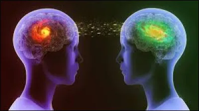 Il y a de la télépathie avec d'autres êtres vivants, c'est