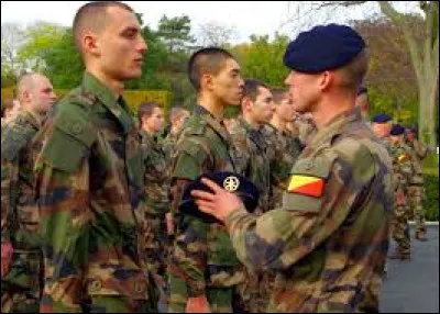 Jean Tranchant : Ici l'on pêche. (1934)
Qu'est-ce qui porte ce nom ; "Ici l'on pêche" ?