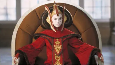 Quelle planète est gouvernée par Padmé Amidala ?