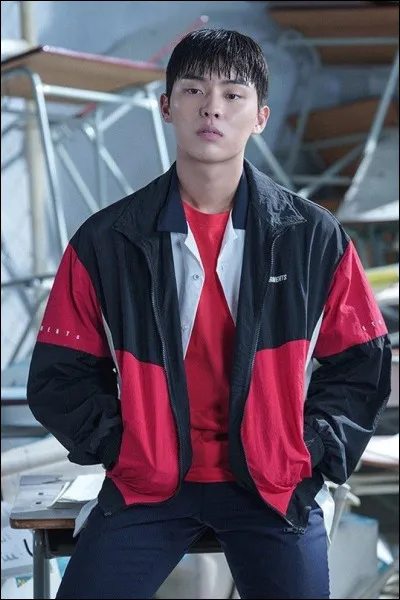 Comment s'appelle le meilleur ami du personnage principal ?