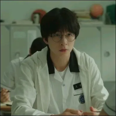 Dans la saison 1, quel personnage qui était censé être leur ami les a trahis ?