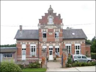 Notre balade dominicale commence dans les Hauts-de-France, à Bussy-lès-Poix. Commune de l'aire d'attraction Amiénoise, elle se situe dans le département ...