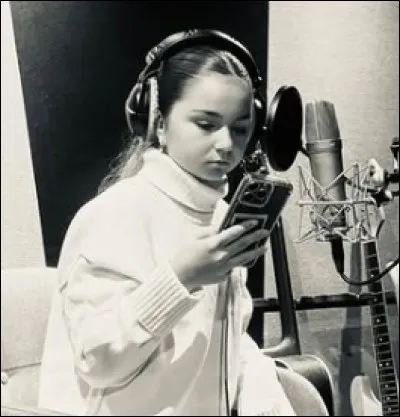 "Juste un regard posé, sentir le temps s'arrêter". 
A quelle chanson appartiennent ces paroles ?