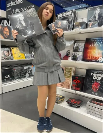 "Toi tu restes en retrait, j'peux pas juste rester là".
A quelle chanson appartiennent ces paroles ?