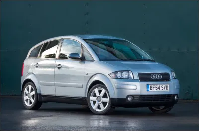 OVNI de son époque, le constructeur d'Ingolstadt a voulu innover avec une voiture conçue en aluminium avec un design clivant. Quelle est cette voiture ?