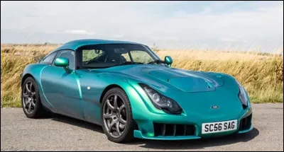Pour décrire cette voiture, je risquerais d'utiliser à tort des termes comme "bestiale", "dangereuse" ou même "terrifiante". En effet, son constructeur a produit des sportives sans aides à la conduite qui feraient pâlir un grand nombre de conducteurs. Quelle est cette voiture ?