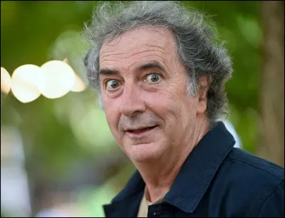 Qui est cet acteur, chroniqueur, auteur de cette citation ''Un concours de Mini-Miss a lieu depuis plusieurs années en France car l'ambition de devenir une pétasse doit trouver son expression dès le plus jeune âge.'' ?