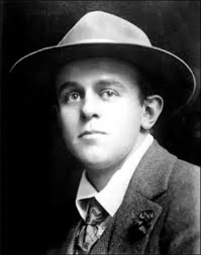 Qui est le réalisateur et l'acteur principal du film Reds, évocation de la vie du journaliste américain John Reed ?