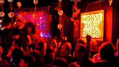 Quel acteur est à l'affiche du long-métrage "La Fièvre du samedi soir" ?