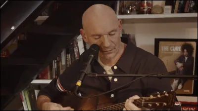 Qui chante la chanson "Dis-moi encore que tu m'aimes" ?