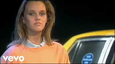 Quel âge avait Vanessa Paradis lorsqu'elle a sorti la chanson "Joe le taxi" ?